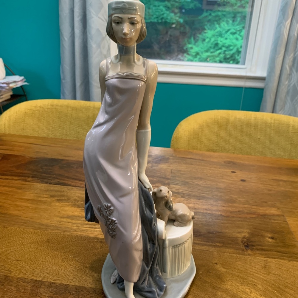 Lladro collectible figurine of flapper woman and little dog, EUC, ready to ship